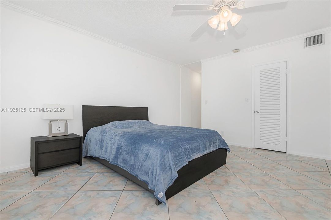 For Rent: $1,900 (1 beds, 1 baths, 850 Square Feet)