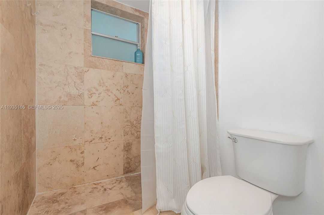 For Rent: $1,900 (1 beds, 1 baths, 850 Square Feet)