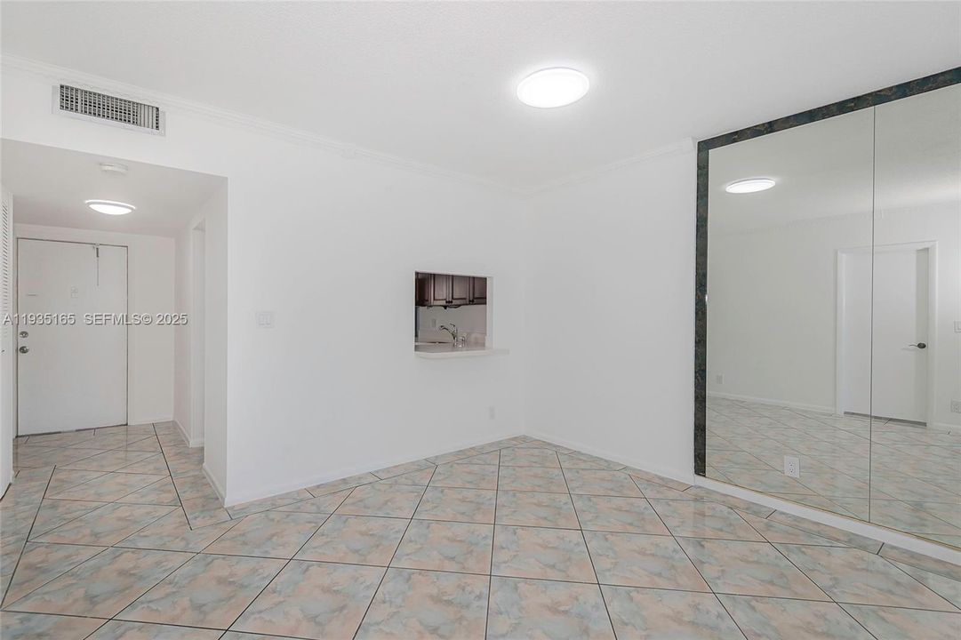 For Rent: $1,900 (1 beds, 1 baths, 850 Square Feet)