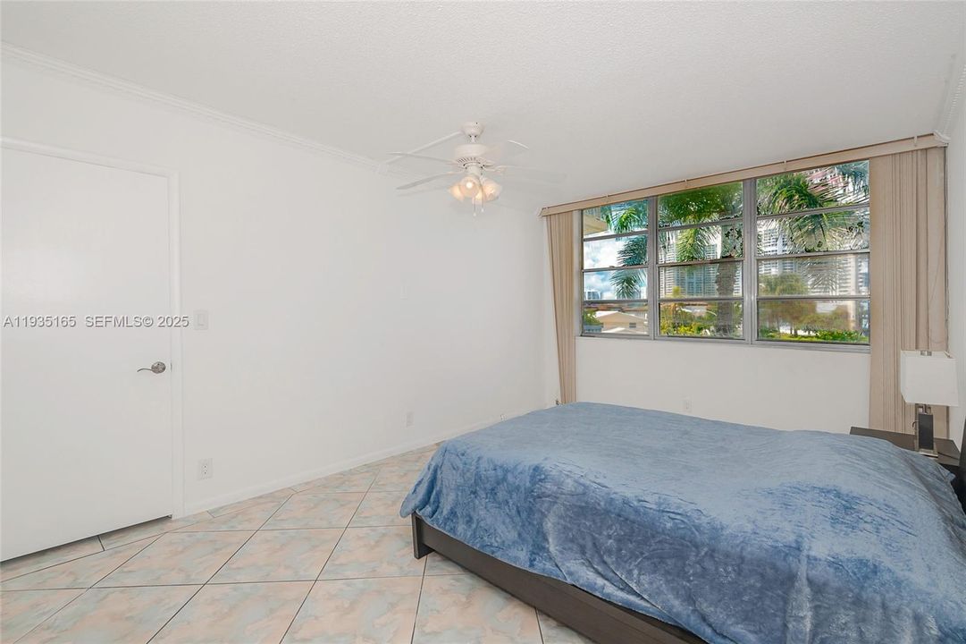 For Rent: $1,900 (1 beds, 1 baths, 850 Square Feet)