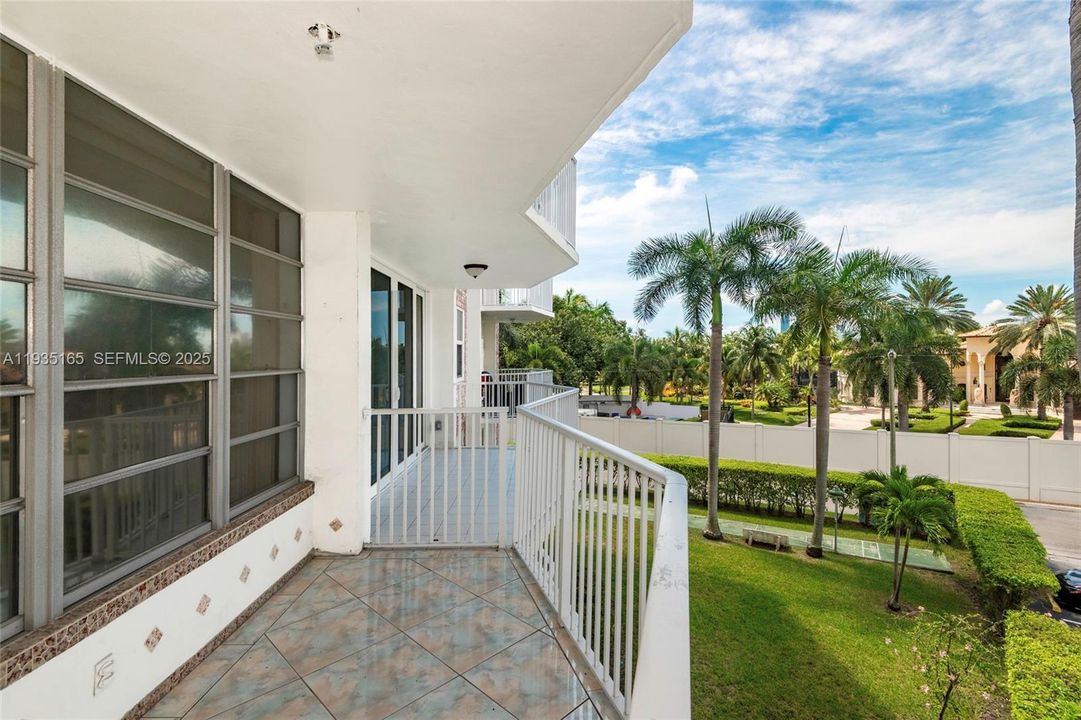 For Rent: $1,900 (1 beds, 1 baths, 850 Square Feet)