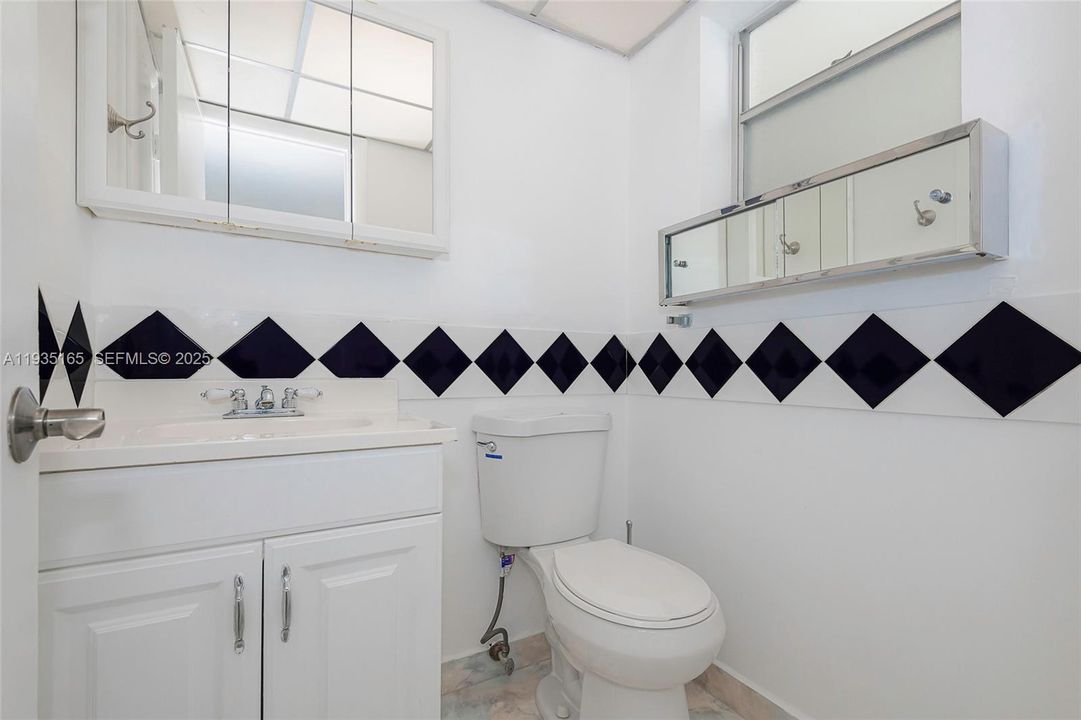 For Rent: $1,900 (1 beds, 1 baths, 850 Square Feet)