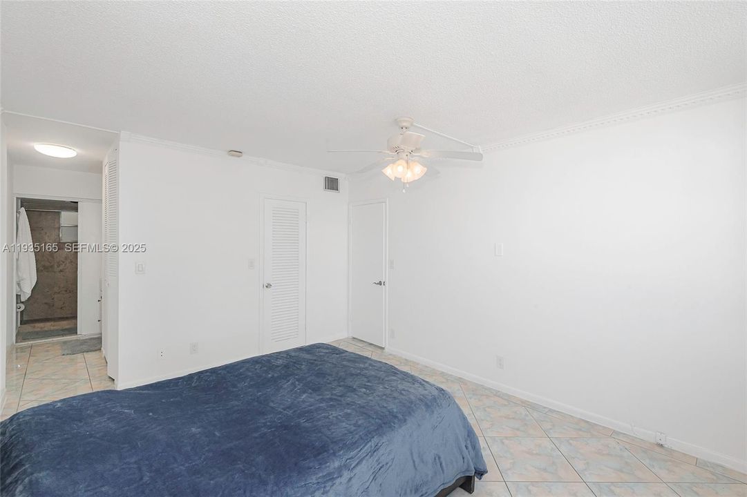 For Rent: $1,900 (1 beds, 1 baths, 850 Square Feet)