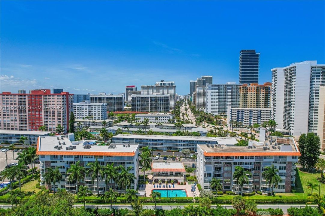 For Rent: $1,900 (1 beds, 1 baths, 850 Square Feet)