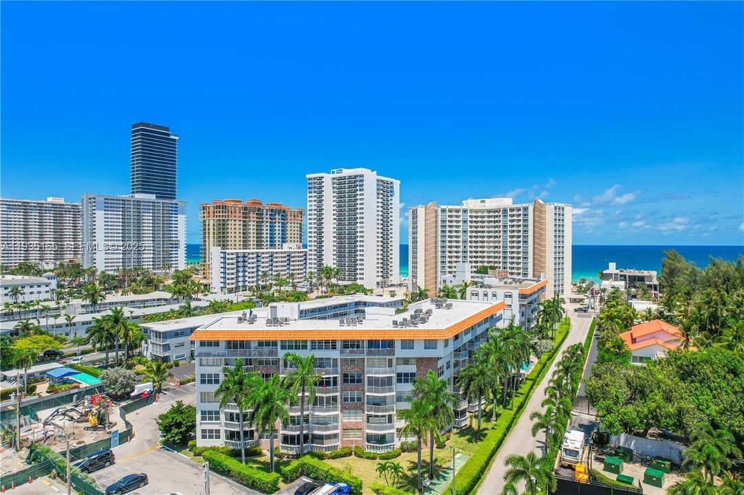 For Rent: $1,900 (1 beds, 1 baths, 850 Square Feet)