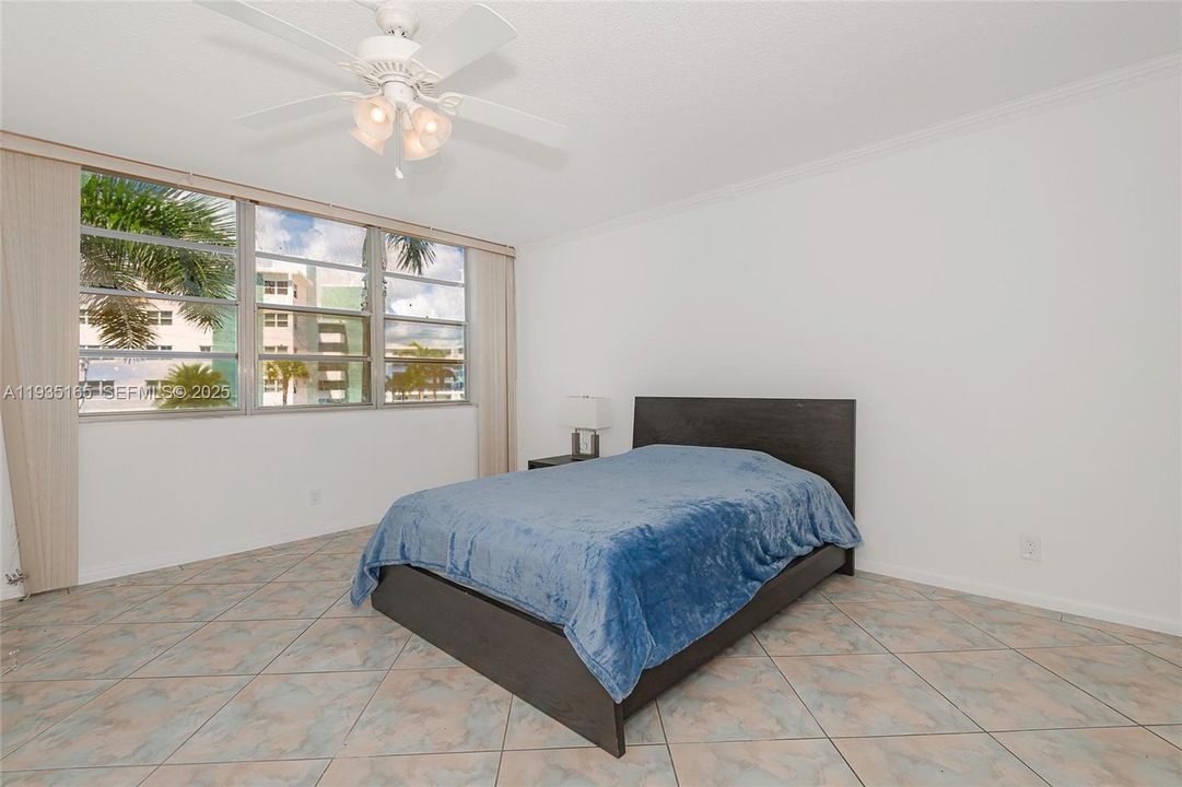 For Rent: $1,900 (1 beds, 1 baths, 850 Square Feet)