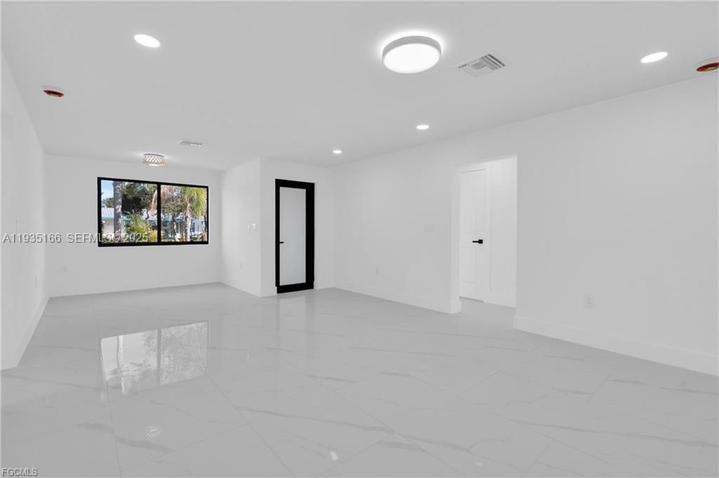 待售: $345,000 (4 贝兹, 2 浴室, 0 平方英尺)