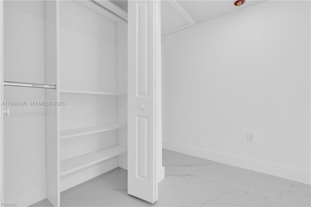 待售: $345,000 (4 贝兹, 2 浴室, 0 平方英尺)