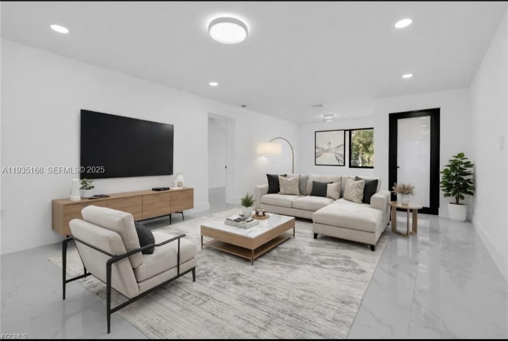 待售: $345,000 (4 贝兹, 2 浴室, 0 平方英尺)