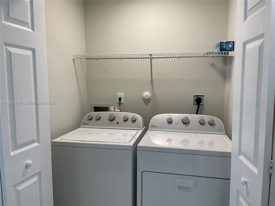 В аренду: $3,650 (3 спален, 2 ванн, 1418 Квадратных фут)