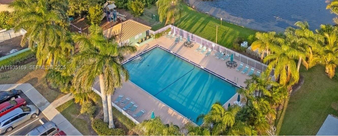 В аренду: $3,650 (3 спален, 2 ванн, 1418 Квадратных фут)