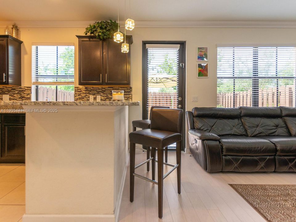 出租: $3,500 (3 贝兹, 2 浴室, 1835 平方英尺)