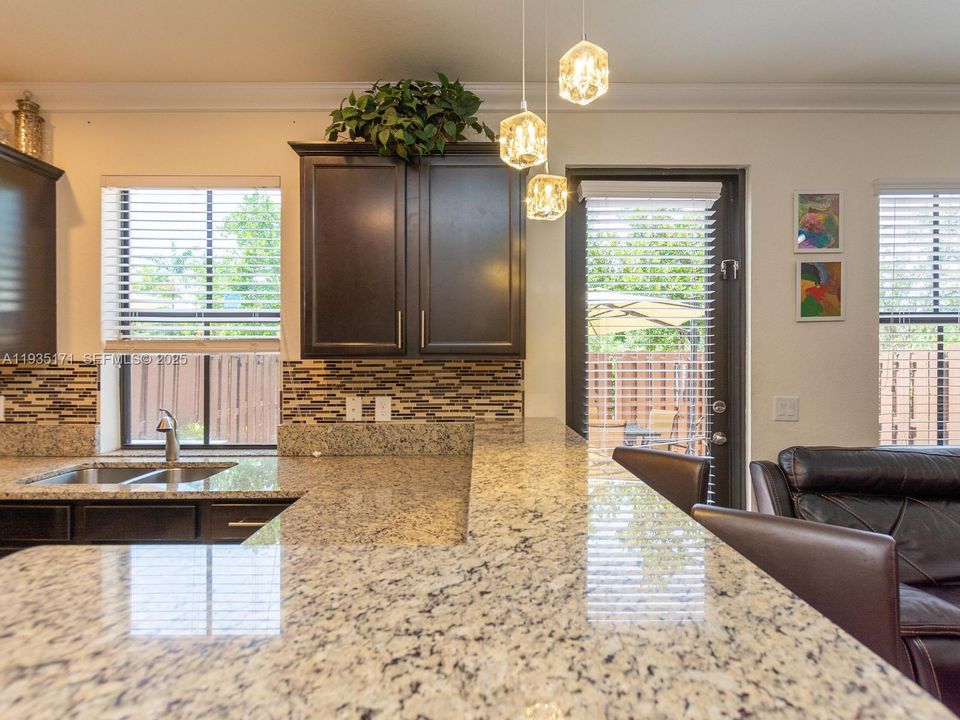 出租: $3,500 (3 贝兹, 2 浴室, 1835 平方英尺)