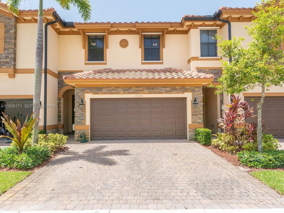 出租: $3,500 (3 贝兹, 2 浴室, 1835 平方英尺)