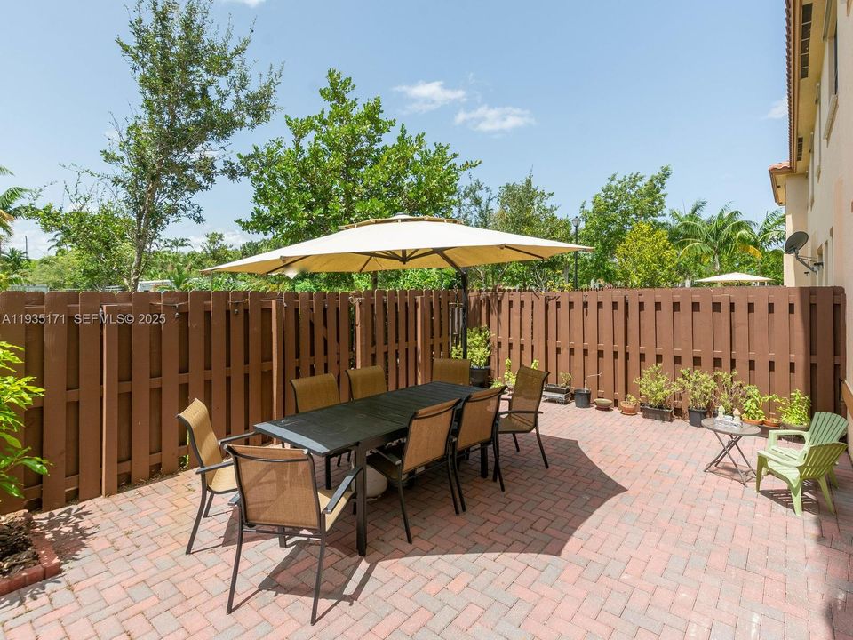 出租: $3,500 (3 贝兹, 2 浴室, 1835 平方英尺)