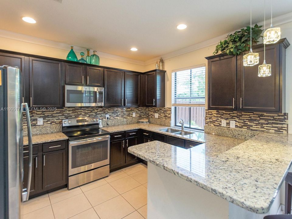 出租: $3,500 (3 贝兹, 2 浴室, 1835 平方英尺)