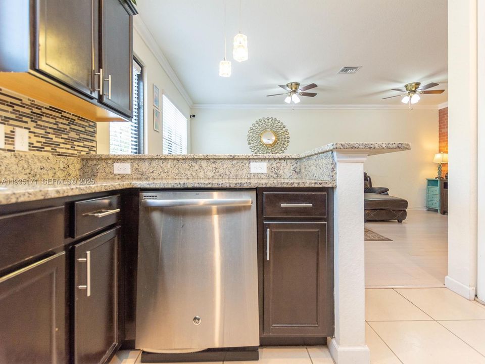 出租: $3,500 (3 贝兹, 2 浴室, 1835 平方英尺)