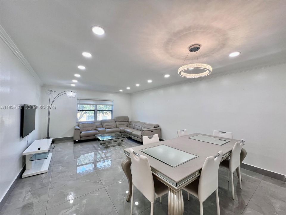 出租: $2,300 (2 贝兹, 2 浴室, 1060 平方英尺)