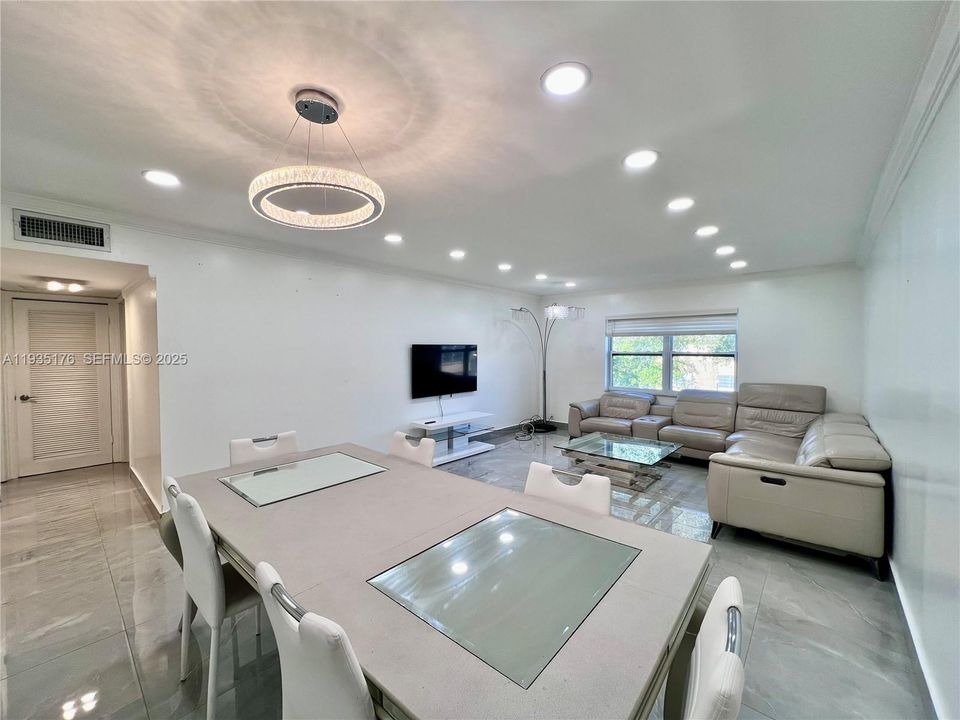 出租: $2,300 (2 贝兹, 2 浴室, 1060 平方英尺)