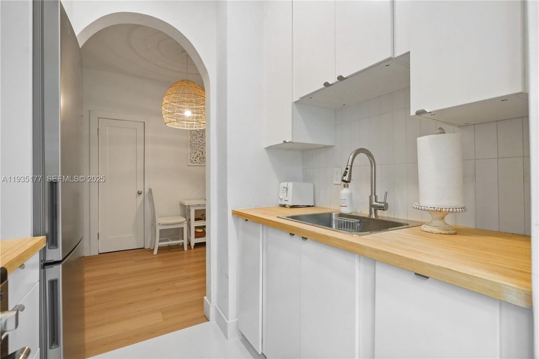 For Rent: $2,850 (0 beds, 1 baths, 580 Square Feet)