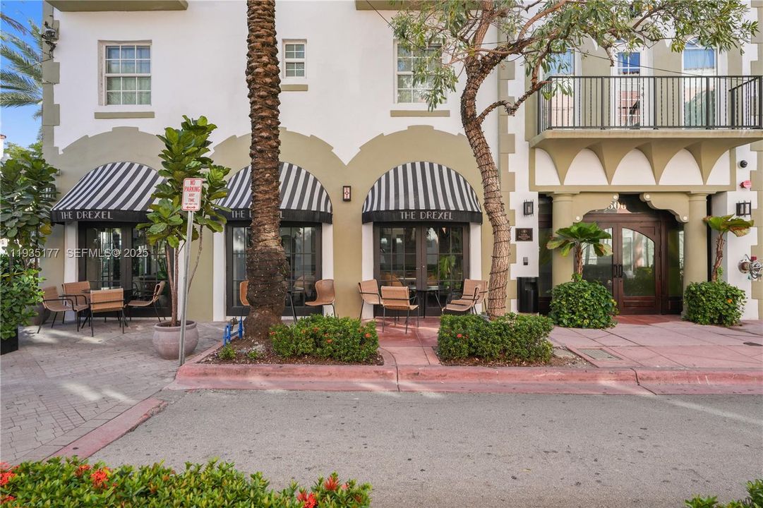 For Rent: $2,850 (0 beds, 1 baths, 580 Square Feet)