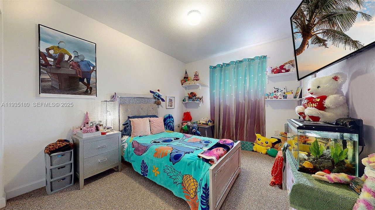 En Venta: $395,000 (4 camas, 3 baños, 1730 Pies cuadrados)