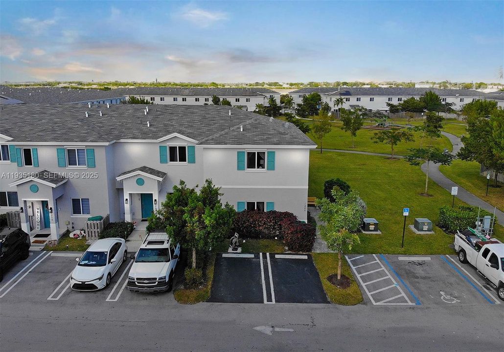 En Venta: $395,000 (4 camas, 3 baños, 1730 Pies cuadrados)