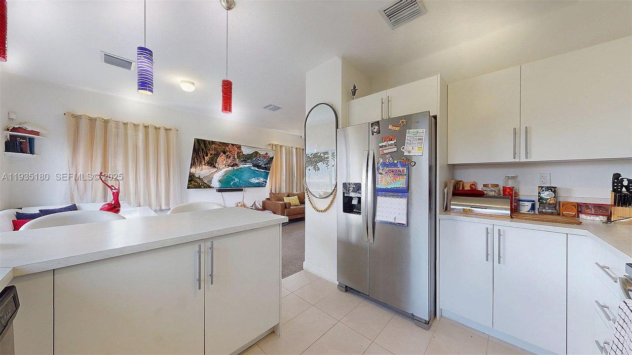 En Venta: $395,000 (4 camas, 3 baños, 1730 Pies cuadrados)