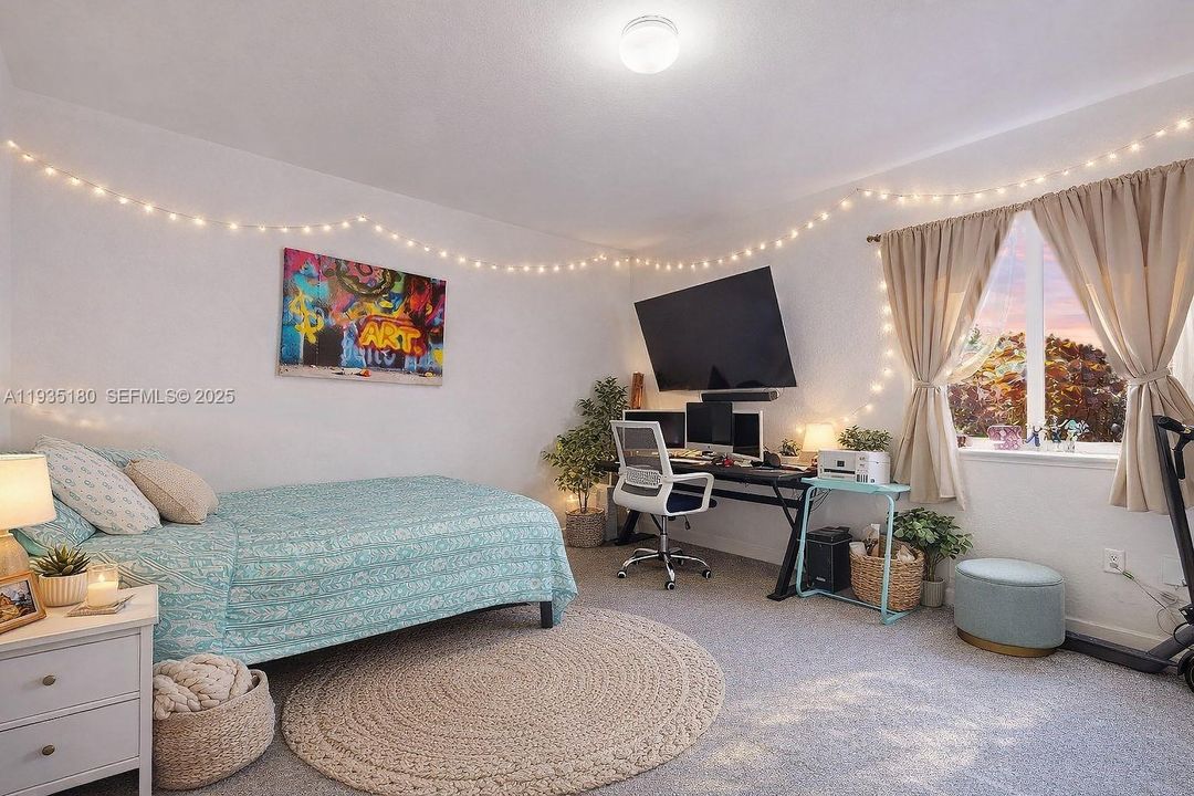 En Venta: $395,000 (4 camas, 3 baños, 1730 Pies cuadrados)