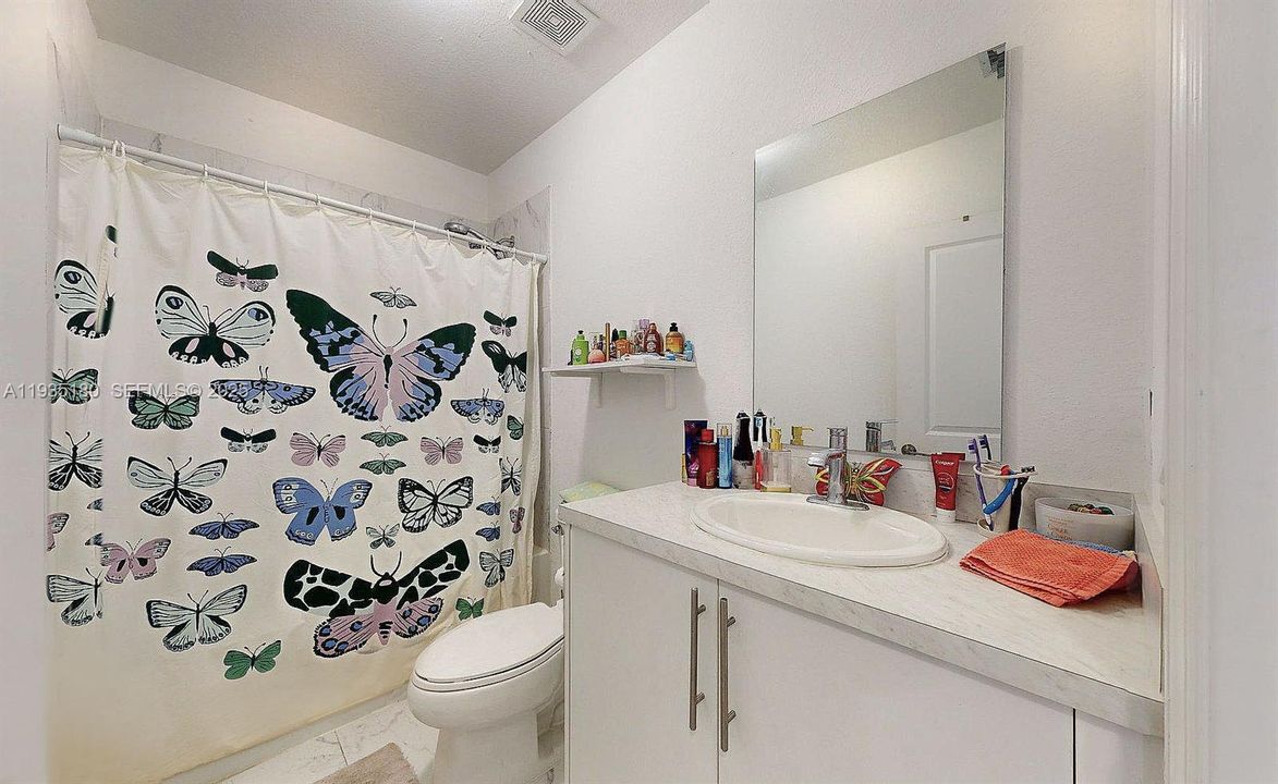 En Venta: $395,000 (4 camas, 3 baños, 1730 Pies cuadrados)