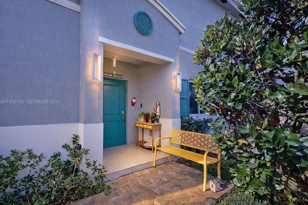 En Venta: $395,000 (4 camas, 3 baños, 1730 Pies cuadrados)