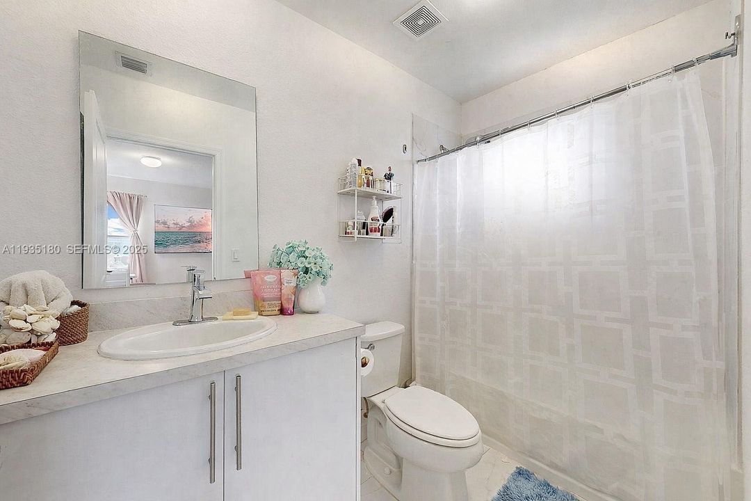 En Venta: $395,000 (4 camas, 3 baños, 1730 Pies cuadrados)