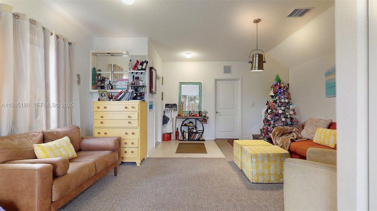 En Venta: $395,000 (4 camas, 3 baños, 1730 Pies cuadrados)