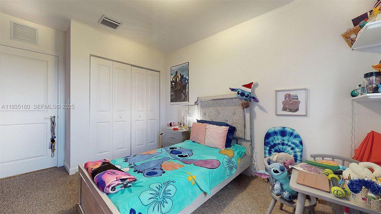 En Venta: $395,000 (4 camas, 3 baños, 1730 Pies cuadrados)