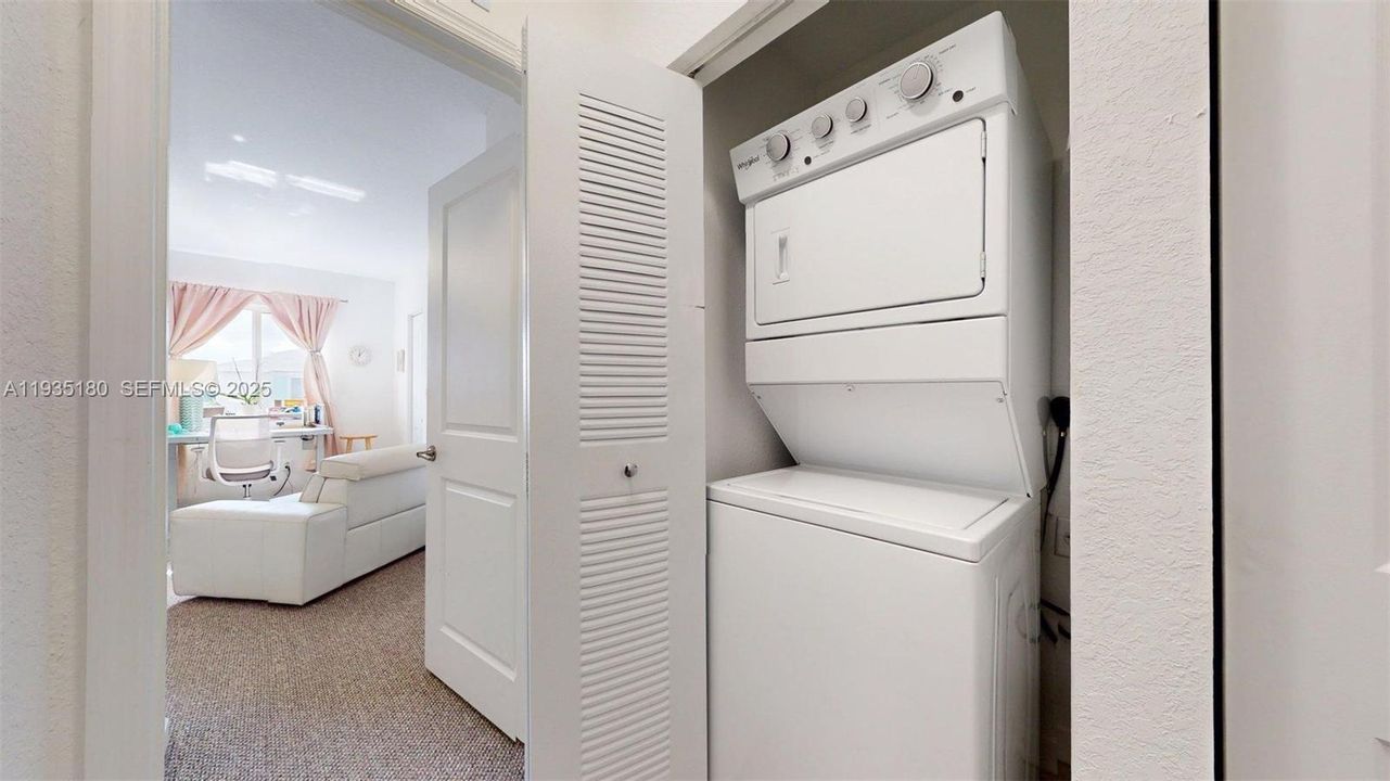 En Venta: $395,000 (4 camas, 3 baños, 1730 Pies cuadrados)