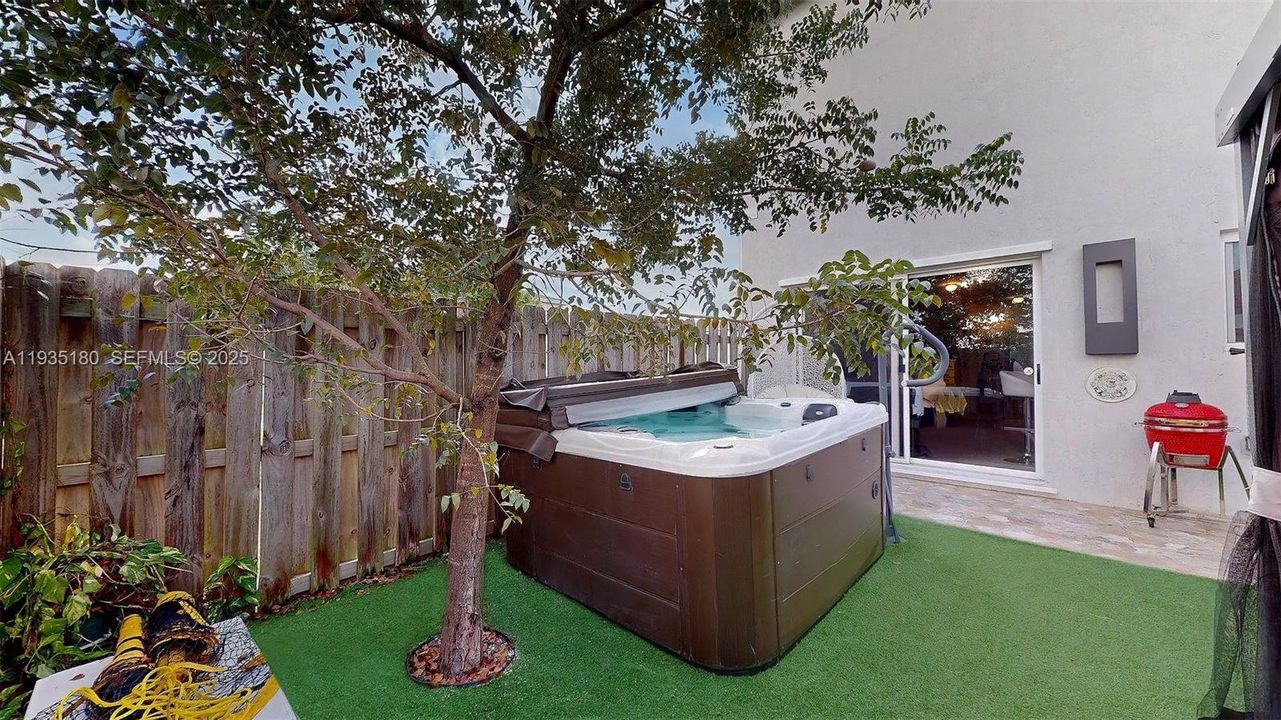 En Venta: $395,000 (4 camas, 3 baños, 1730 Pies cuadrados)