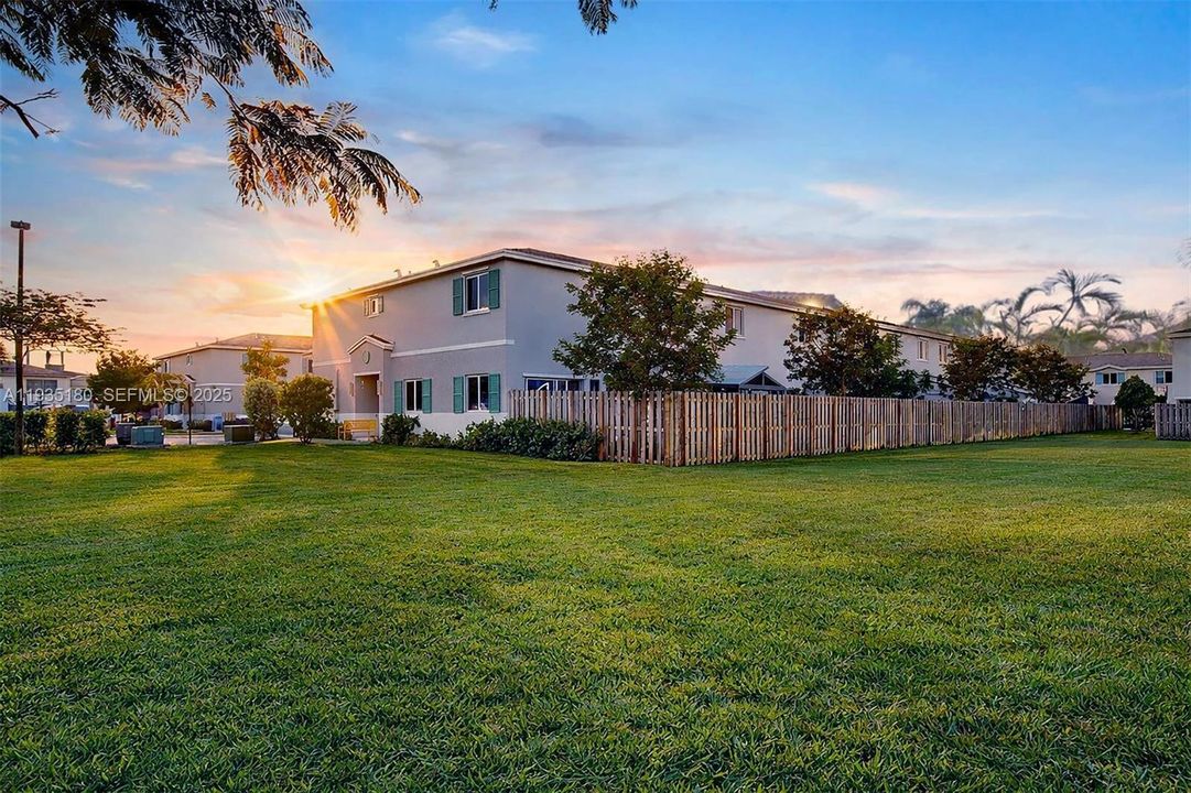 En Venta: $395,000 (4 camas, 3 baños, 1730 Pies cuadrados)