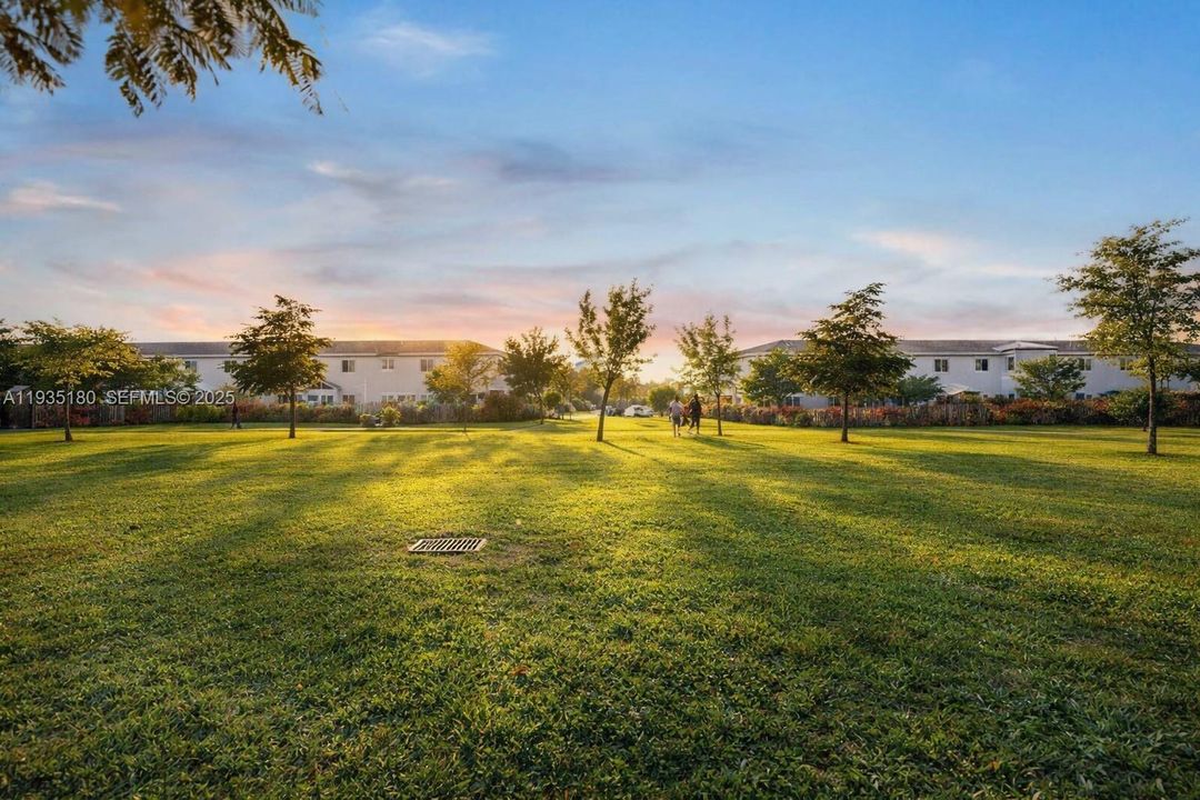 En Venta: $395,000 (4 camas, 3 baños, 1730 Pies cuadrados)