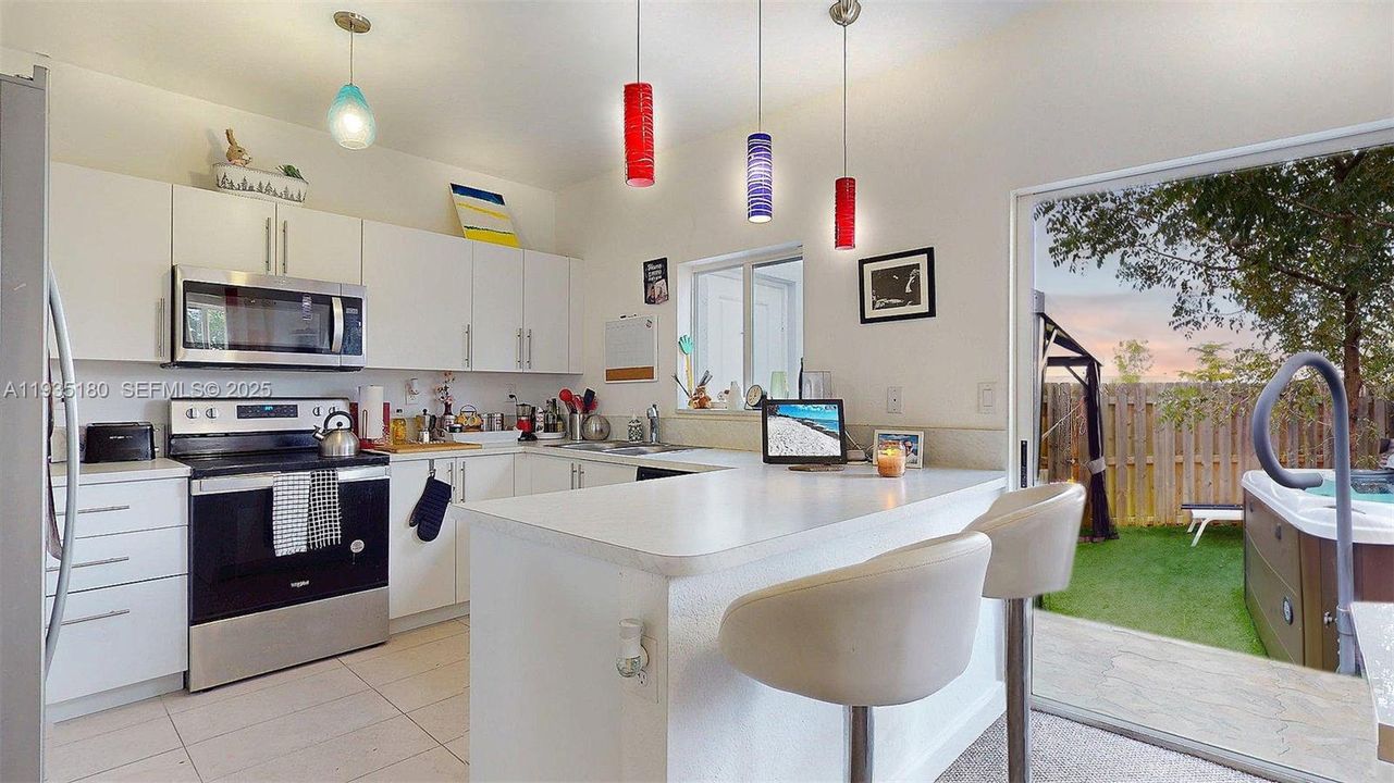 En Venta: $395,000 (4 camas, 3 baños, 1730 Pies cuadrados)