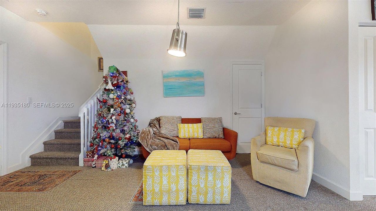 En Venta: $395,000 (4 camas, 3 baños, 1730 Pies cuadrados)