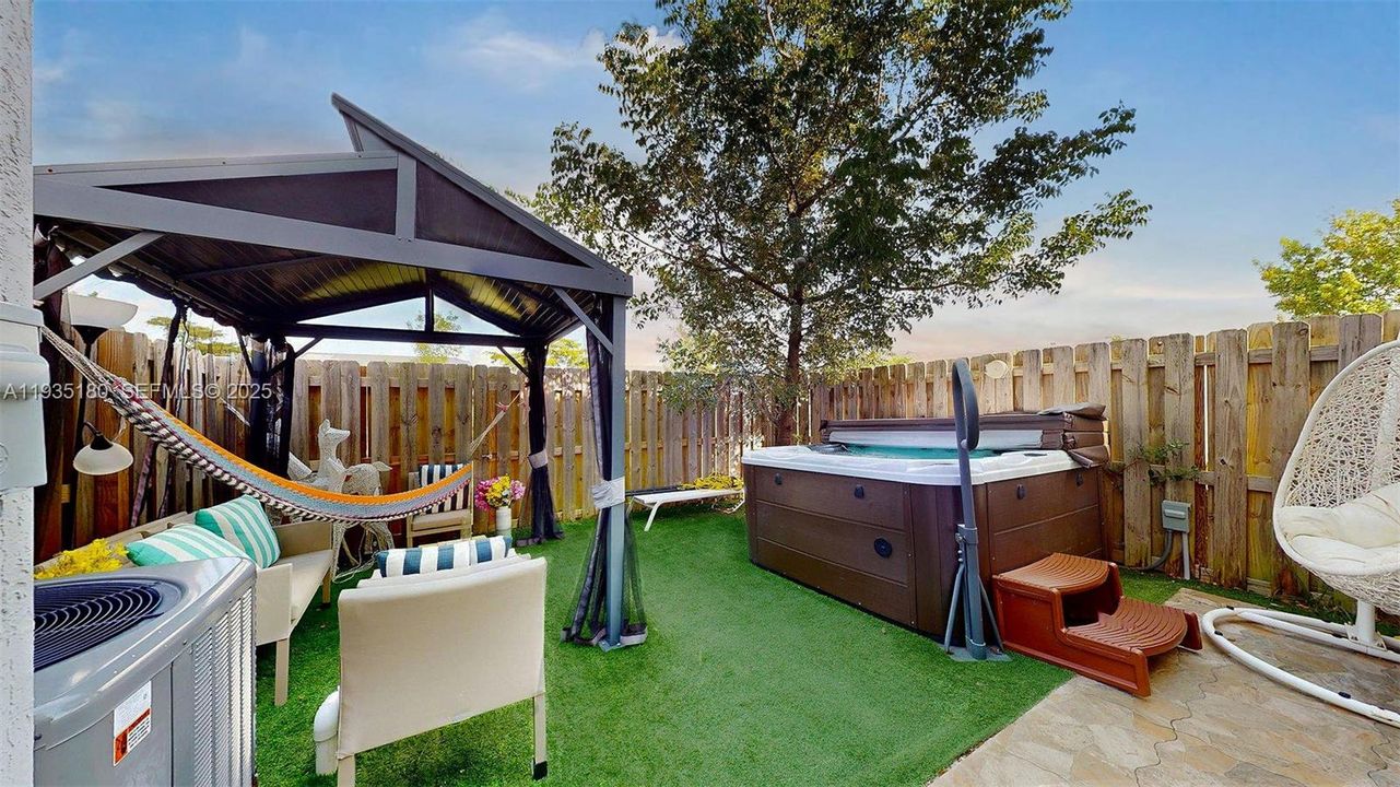 En Venta: $395,000 (4 camas, 3 baños, 1730 Pies cuadrados)