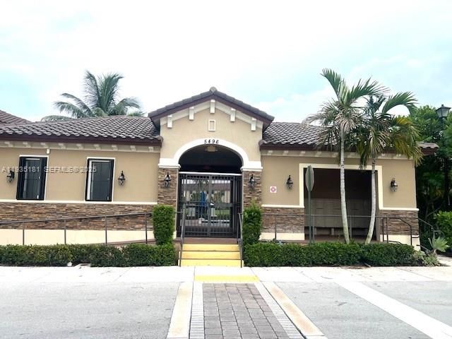 出租: $2,850 (3 贝兹, 2 浴室, 1394 平方英尺)