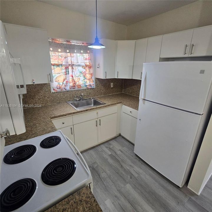 出租: $1,600 (1 贝兹, 1 浴室, 1933 平方英尺)