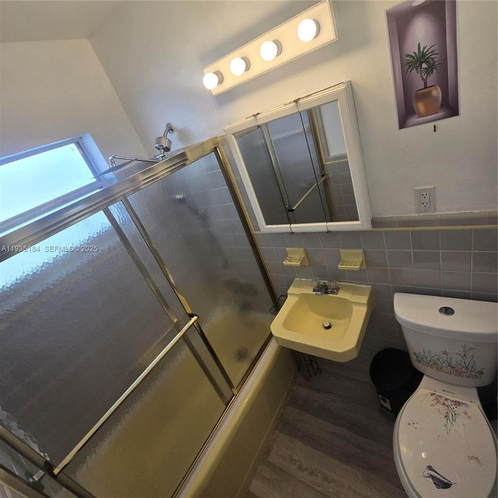 出租: $1,600 (1 贝兹, 1 浴室, 1933 平方英尺)