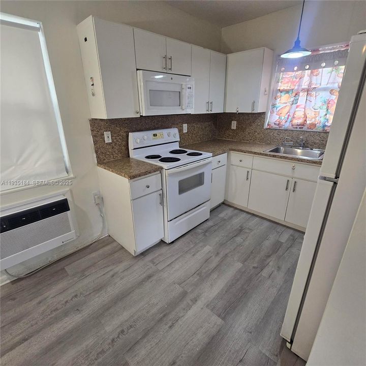 出租: $1,600 (1 贝兹, 1 浴室, 1933 平方英尺)