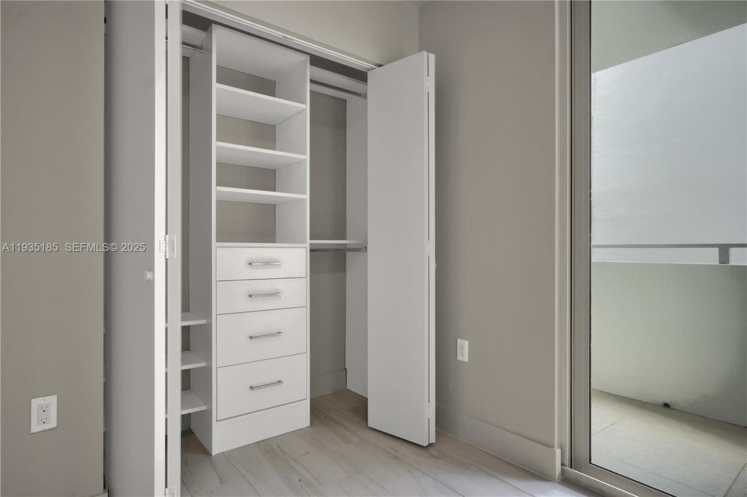 For Rent: $6,500 (3 beds, 2 baths, 1296 Square Feet)