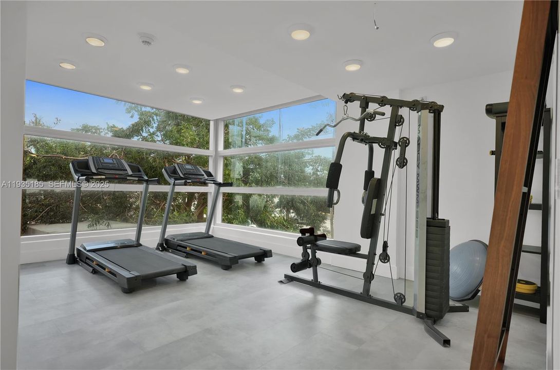 For Rent: $6,500 (3 beds, 2 baths, 1296 Square Feet)