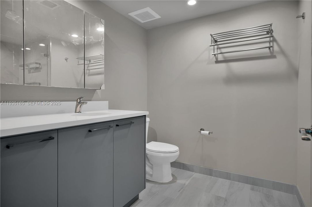 For Rent: $6,500 (3 beds, 2 baths, 1296 Square Feet)