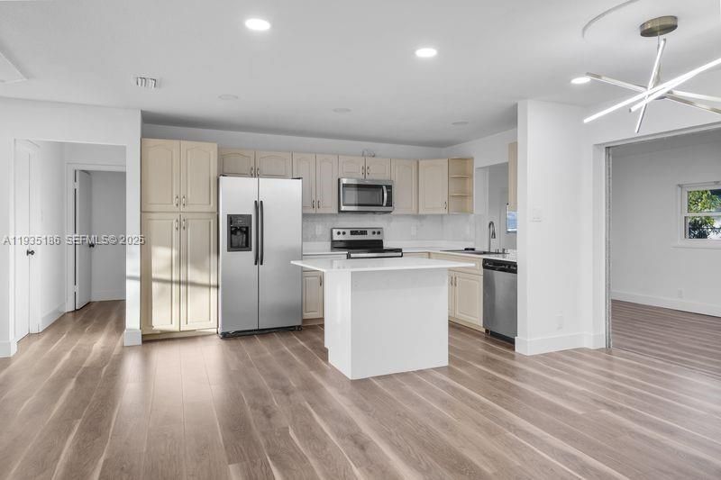 На продажу: $521,000 (3 спален, 2 ванн, 1553 Квадратных фут)