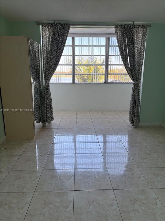 For Sale: $135,000 (1 beds, 1 baths, 750 Square Feet)